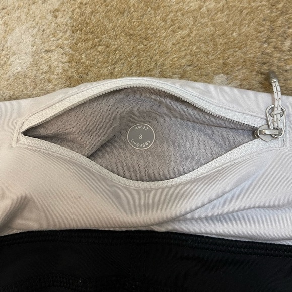 Lululemon Athletica Run: Mod Moves Crop in Black / White women’s size 8 - Picture 14 of 14